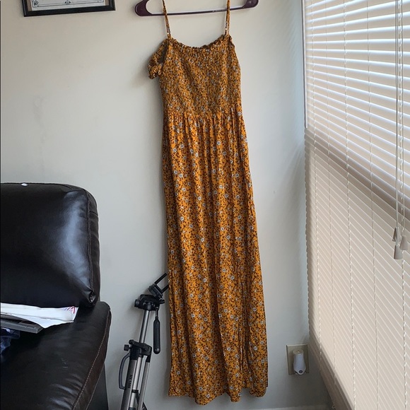 Dresses & Skirts - Beautiful long yellow flowers dress
